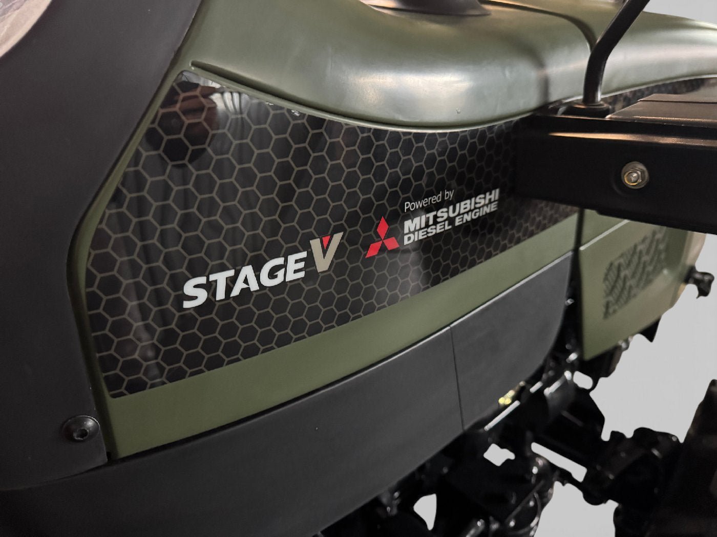 Startrac 22 Kleintraktor Nato-Grün – 22 PS Allradtraktor mit Ackerstollenbereifung – Bild 10